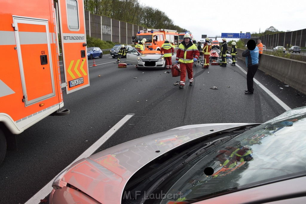 VU Auffahrunfall A 3 Rich Oberhausen kurz vor AS Koeln Dellbrueck P021.JPG - Miklos Laubert